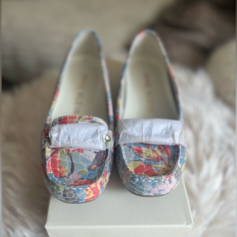 Anne Klein Flats - Picture 3 of 5